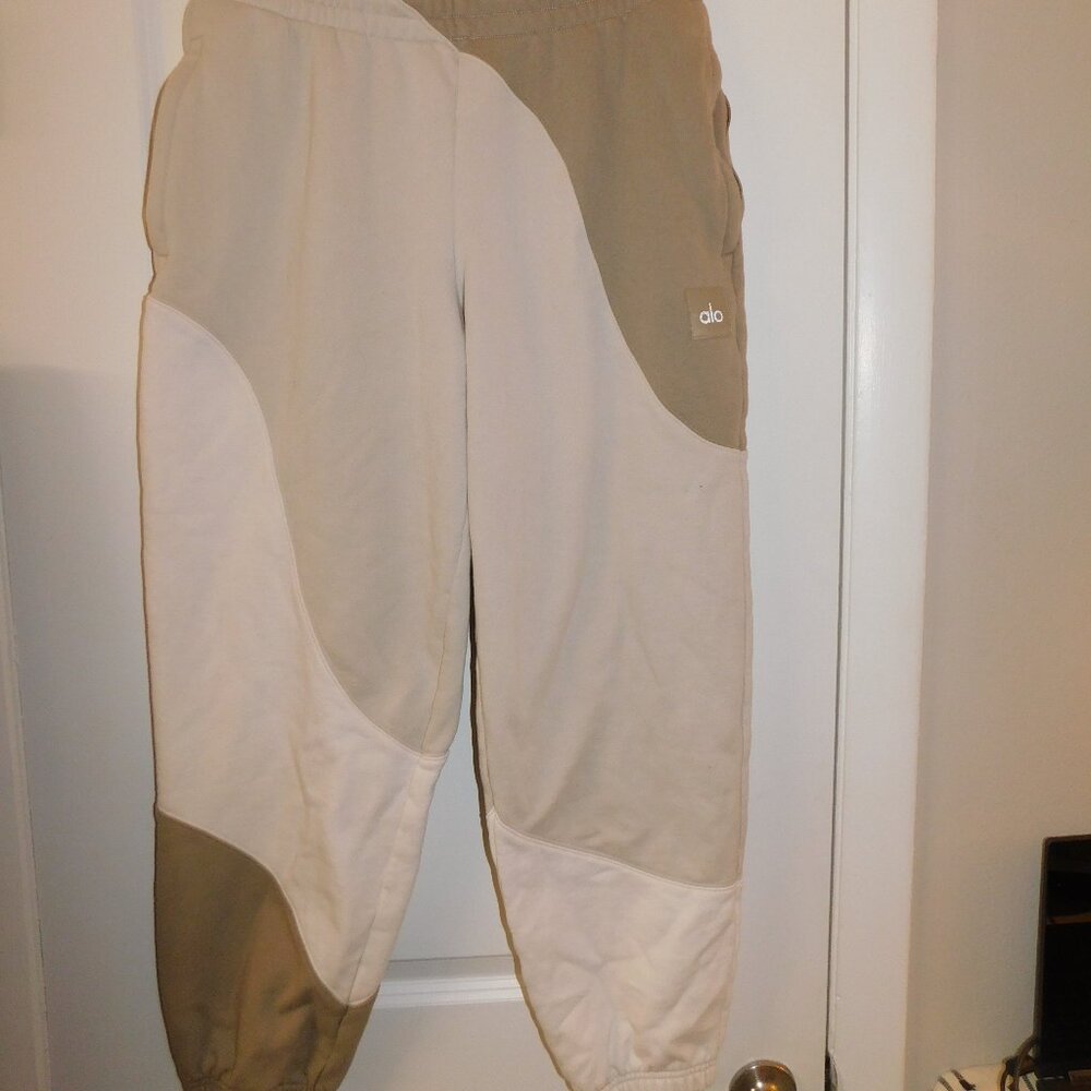 Make Waves Sweatpant - ALO Yoga - Ivory/Bone/Gravel - Unisex L WOMEN-M MEN